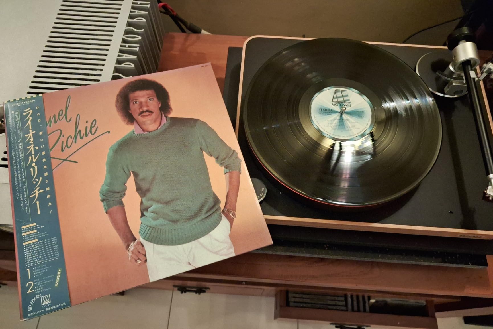 EVEO Vinyl Record Cleaning Kit - 4-in-1 Premium Vinyl Record Cleaner & Vinyl Cleaning Kit with Velvet Brush, Vinyl Cleaner Liquid, Duster & Turntable Stylus Gel - Customer Photo 1