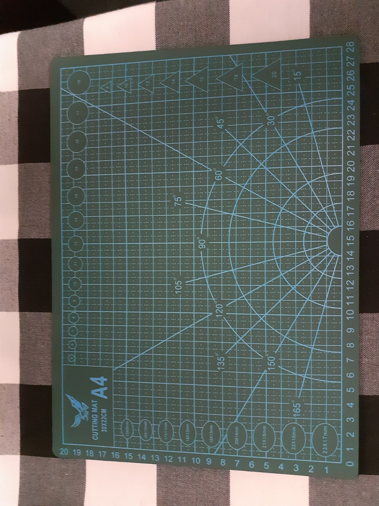 104Pcs Rotary Cutters, Rotary Cutter Set with Cutting Mat, Patchwork Ruler, Carving Knife, Rotary Cutter Kit for Sewing and Quilting - Customer Photo 4