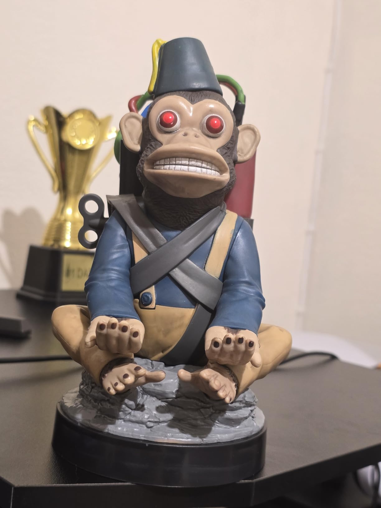 Exquisite Gaming: Call of Duty: Monkeybomb - Original Mobile Phone & Gaming Controller Holder, Device Stand, Cable Guys, Licensed Figure - Customer Photo 2