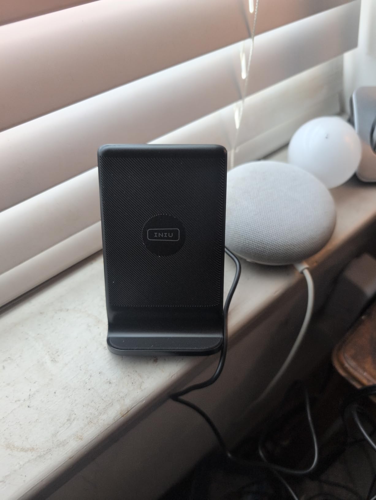 INIU Wireless Charger, 15W Fast Qi Certified Wireless Charging Station with Sleep-Friendly Adaptive Light Compatible with iPhone 17 16 15 14 13 12 Pro Max Samsung Galaxy S25 S24 S23 Note 20 Google etc - Customer Photo 2