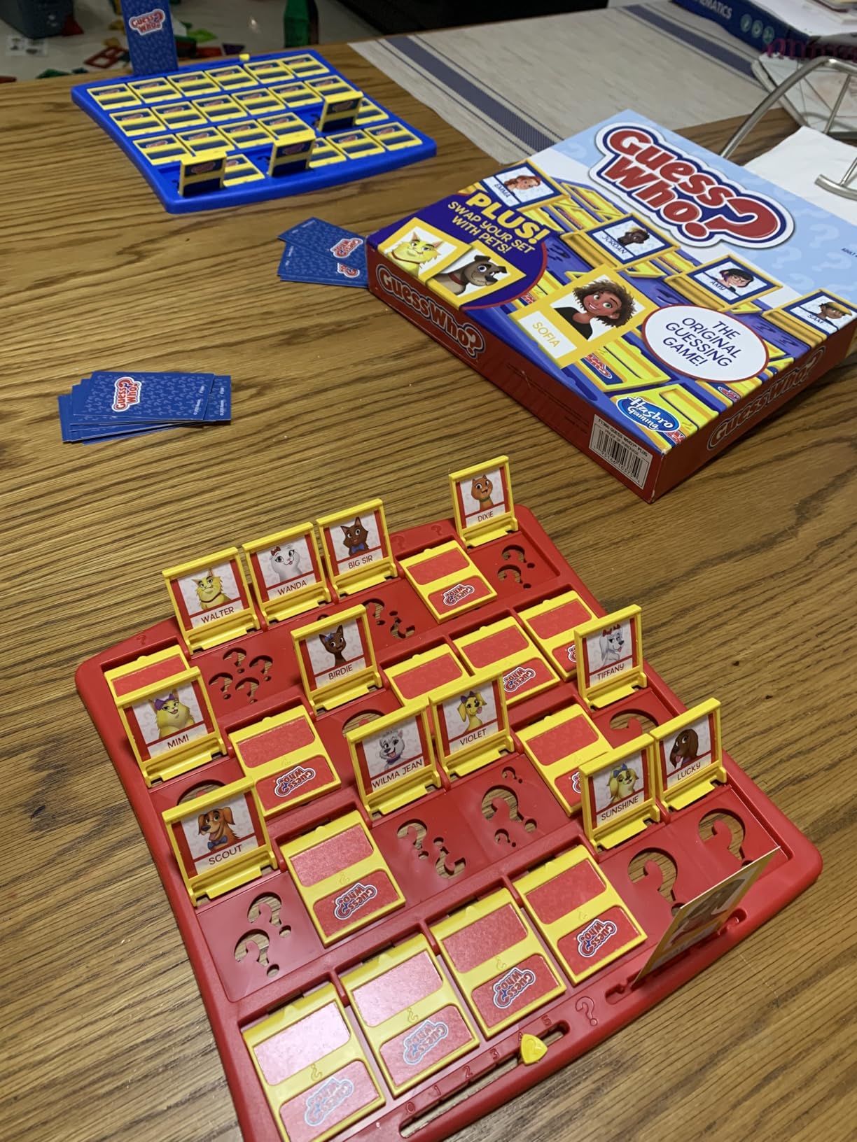 Hasbro Gaming Guess Who? Board Game, with People and Pets Cards, The Original Guessing Game, Kids, Ages 6+(Amazon Exclusive) - Customer Photo 2