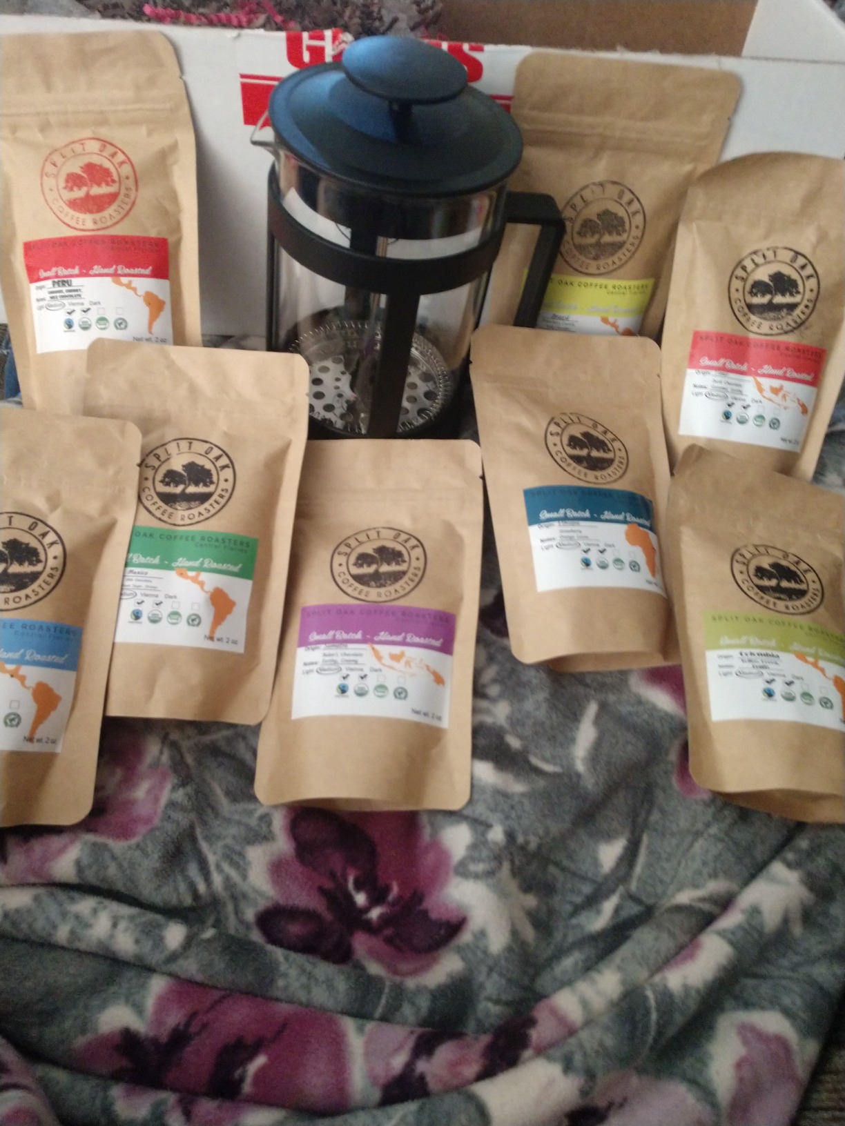Coffee Gift Box Set 8 Assorted Coffees 2oz plus1 French Press Glass Coffee Maker. Amazing coffees from all over the world. - Customer Photo 1