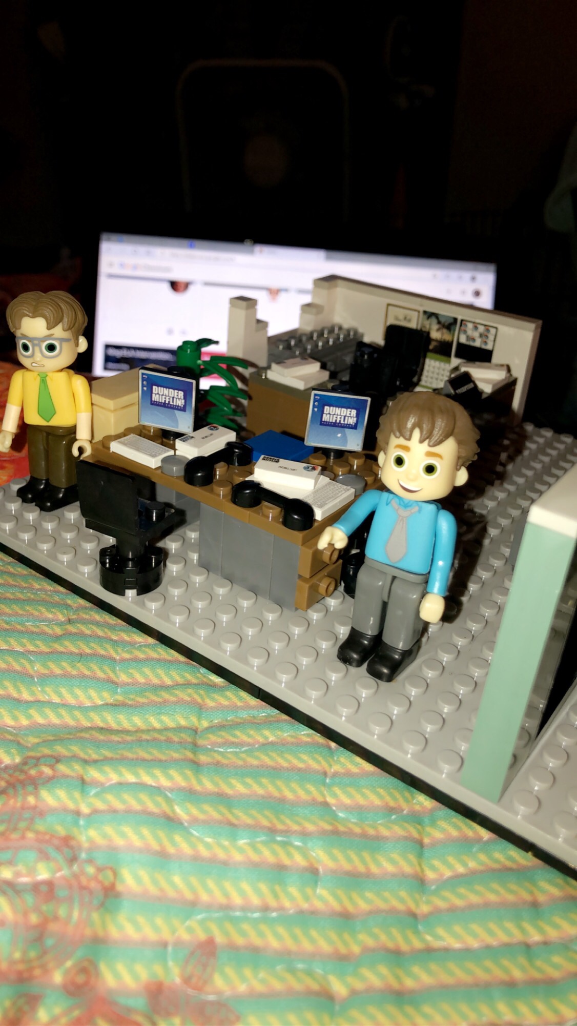 The Office Dunder Mifflin Scranton Branch Construction Set (369 Pieces) with Updated Characters Customer Review The Office Dunder Mifflin Scranton Branch Construction Set (369 Pieces) with Updated Characters - Customer Photo 2