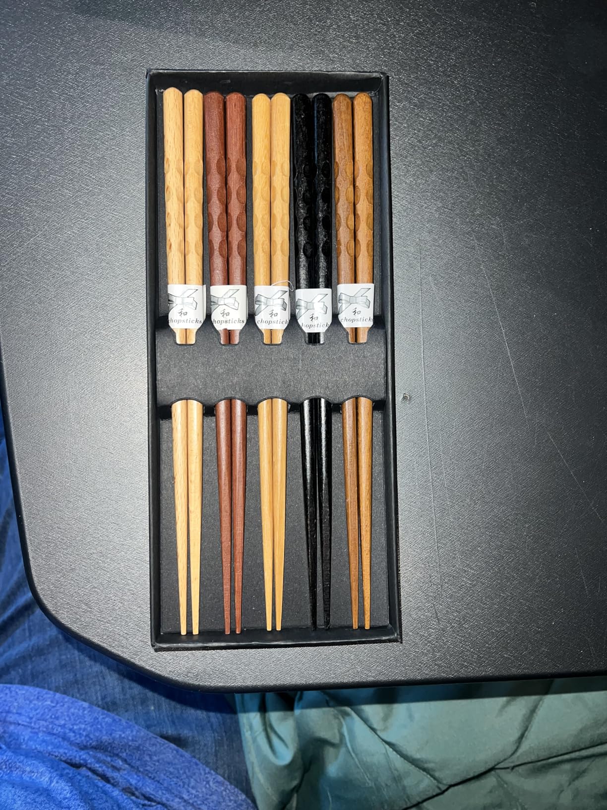 GLAMFIELDS Reusable Chopsticks Japanese Natural Wooden 5 Pairs Classic Style Lightweight Hand-Carved Safe Chop Sticks 8.8 Inch/22.5cm Gift Set - Customer Photo 1