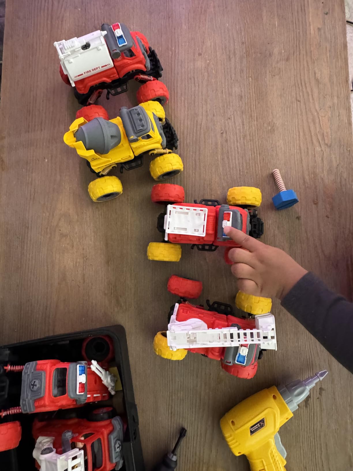 LUDILO 4PCS Take Apart Toys for 4 Year Old Boys Construction Toys with Electric Drill DIY Assembly Building Stem Toys Trucks Gifts for 3 4 5 6 7 8 Year Old Boys Girls Kids Learning Educational Toys Customer Review LUDILO 4PCS Take Apart Toys for 4 Year Old Boys Construction Toys with Electric Drill DIY Assembly Building Stem Toys Trucks Gifts for 3 4 5 6 7 8 Year Old Boys Girls Kids Learning Educational Toys - Customer Photo 1