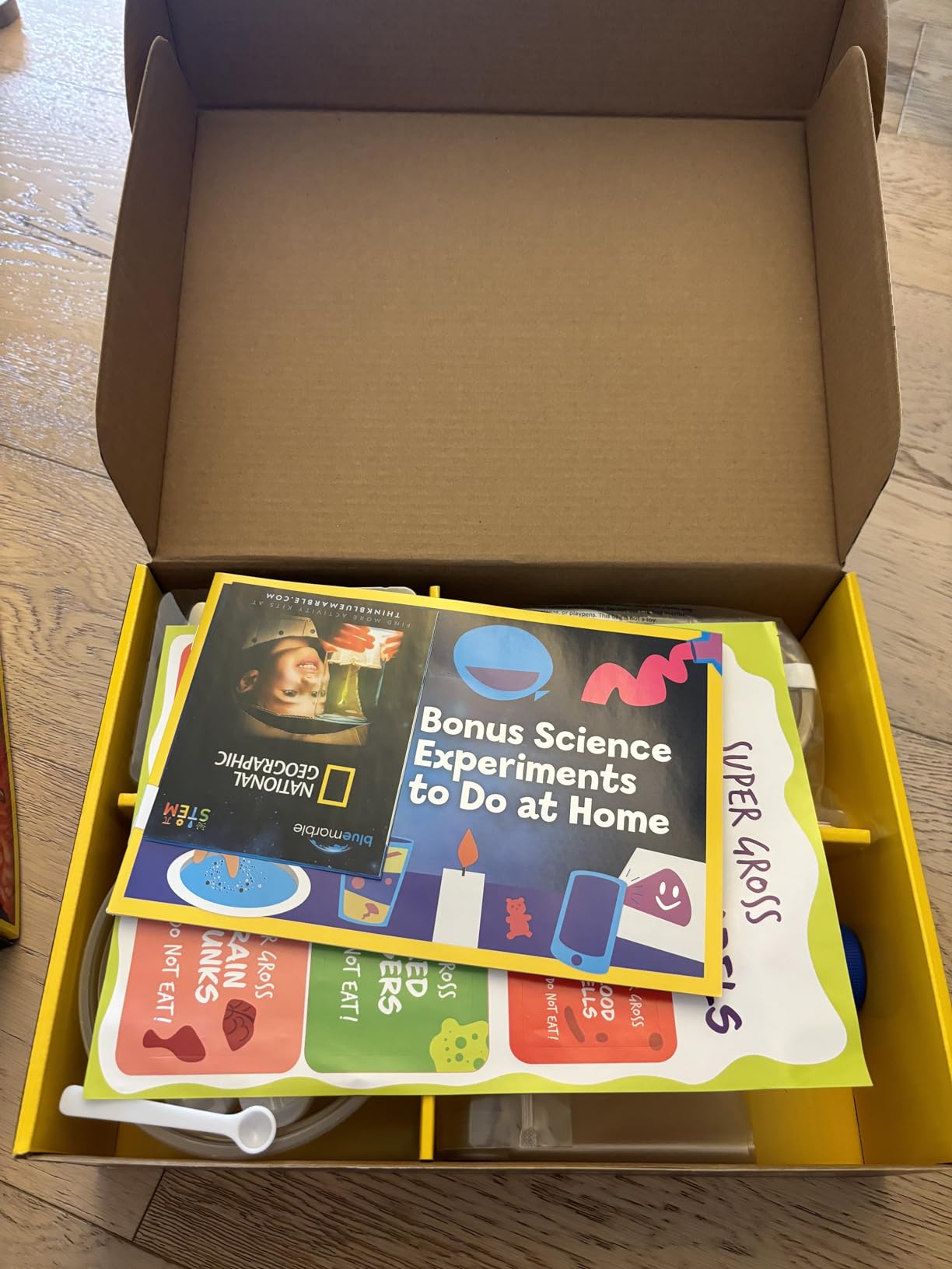 National Geographic Gross Science Kit - 45 Gross Science Experiments - Customer Photo 1