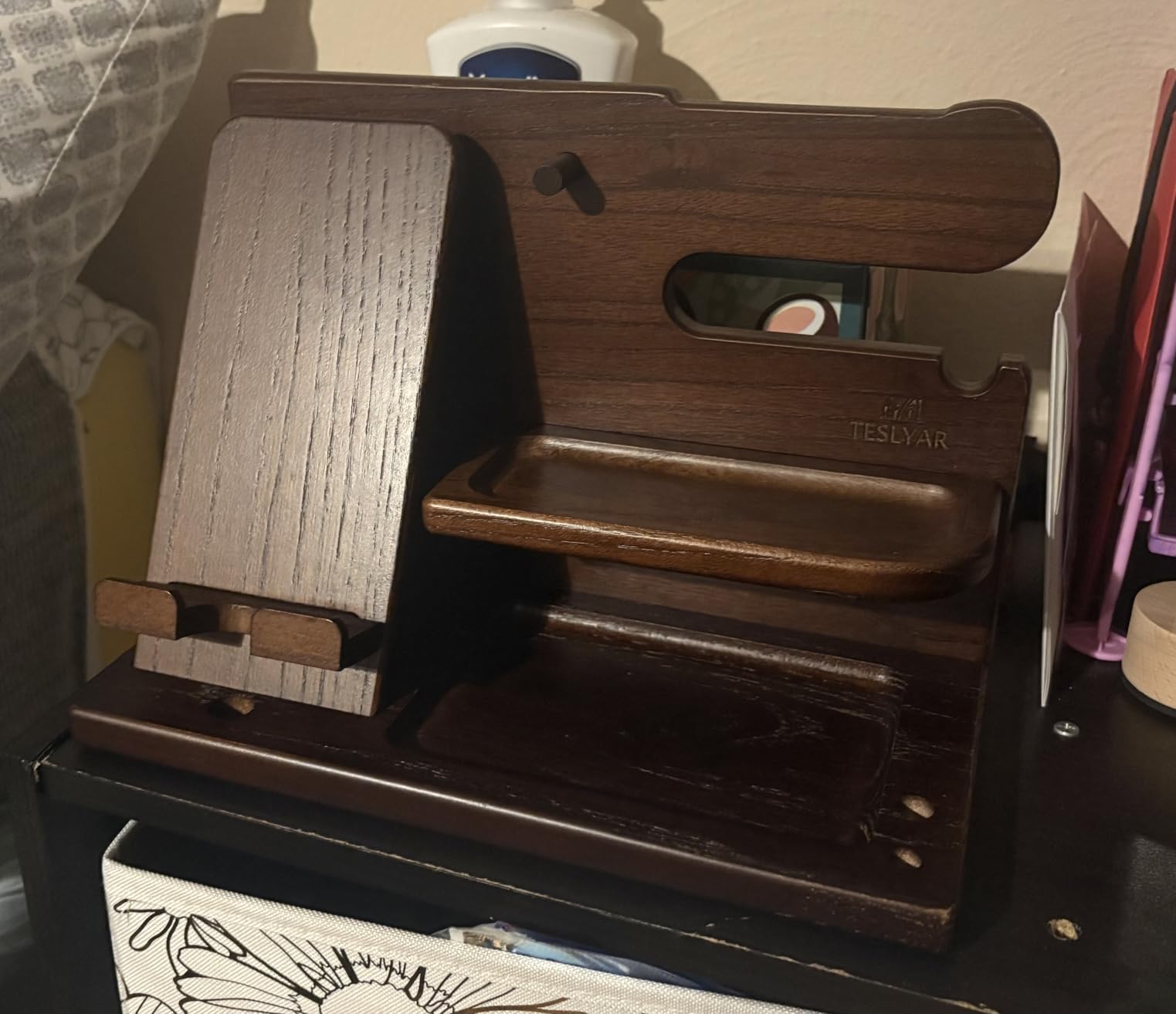 TESLYAR Wood Phone Docking Station for Men - Desk or Nightstand Organizer - Birthday Gifts for Husband, Dad - Anniversary Idea from Wife - Key Holder, Stand Wallet, Watch & Essentials (Bourbon Brown) Customer Review TESLYAR Wood Phone Docking Station for Men - Desk or Nightstand Organizer - Birthday Gifts for Husband, Dad - Anniversary Idea from Wife - Key Holder, Stand Wallet, Watch & Essentials (Bourbon Brown) - Customer Photo 2