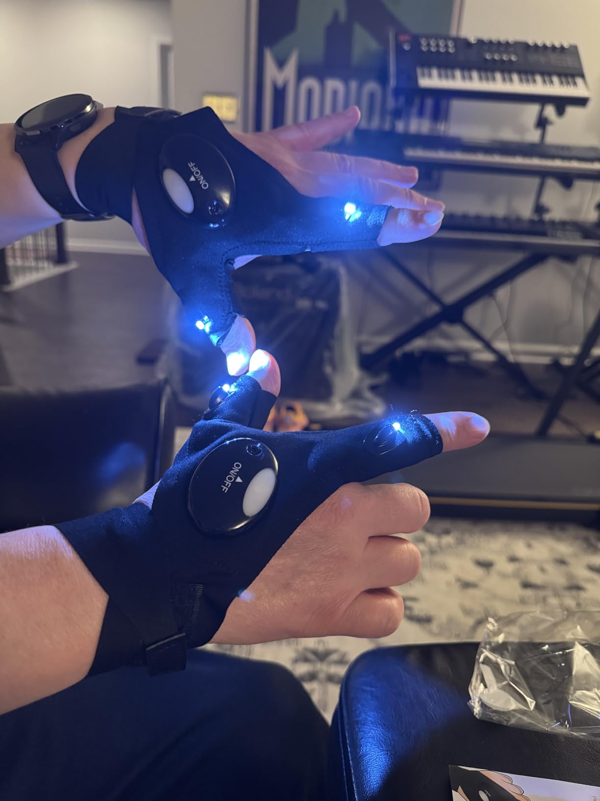 LED Flashlight Gloves, Stocking Stuffers Gifts for Men, Christmas White Elephant Gifts for Adults Dad Him Boyfriend Birthday Father's Day, Cool Gadget Finger Lights for Fishing Camping Customer Review LED Flashlight Gloves, Stocking Stuffers Gifts for Men, Christmas White Elephant Gifts for Adults Dad Him Boyfriend Birthday Father's Day, Cool Gadget Finger Lights for Fishing Camping - Customer Photo 3