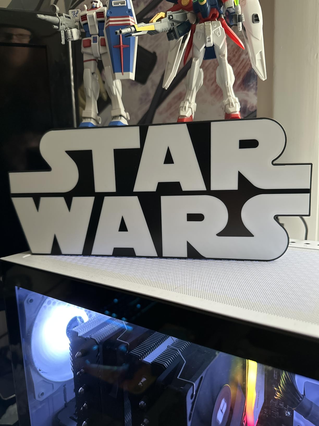 Paladone Star Wars Logo Light, Wall Mountable and Freestanding, Officially Licensed Merchandise Customer Review Paladone Star Wars Logo Light, Wall Mountable and Freestanding, Officially Licensed Merchandise - Customer Photo 2