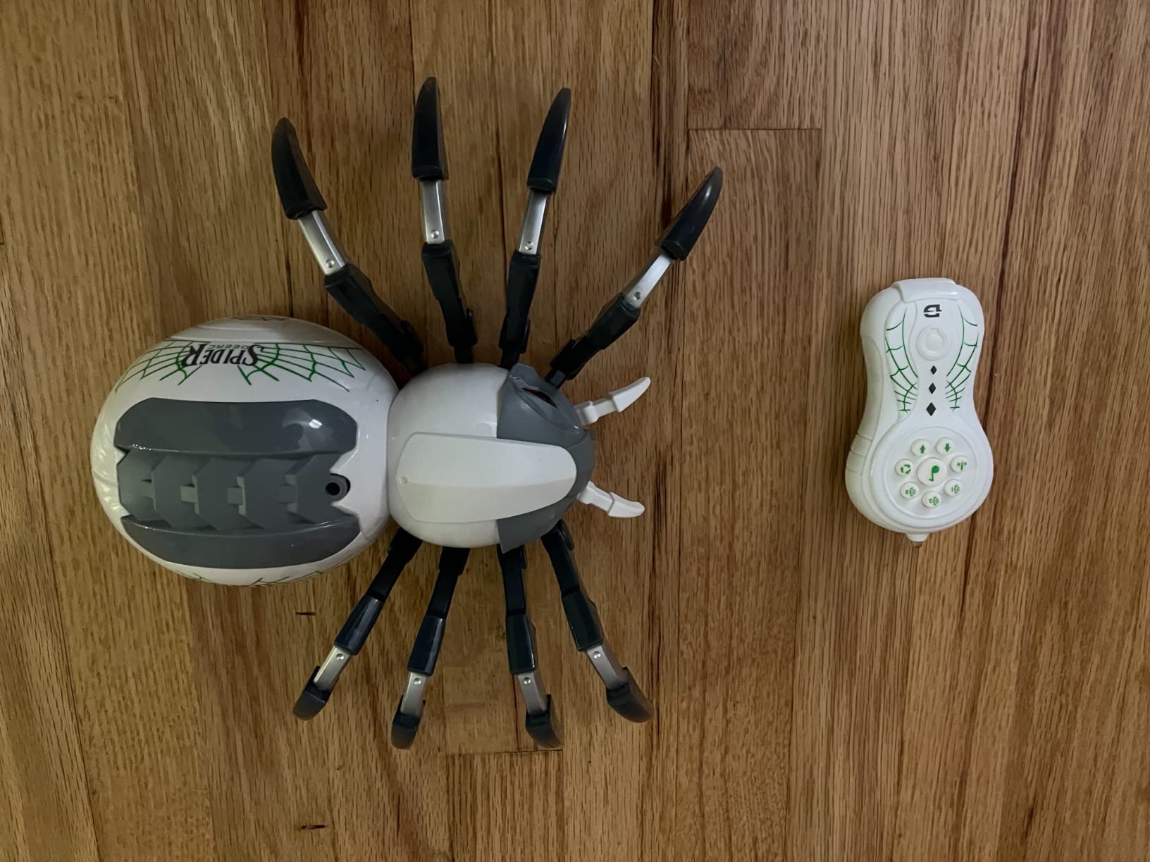 DEERC 128A Remote Control Spider, RC Moving Spider Robot Toys for Kids, Halloween Gifts for Birthday Party Joke Pranks, Wireless Remote Controlled Spider with Real Music Effect & LED Light - Customer Photo 1
