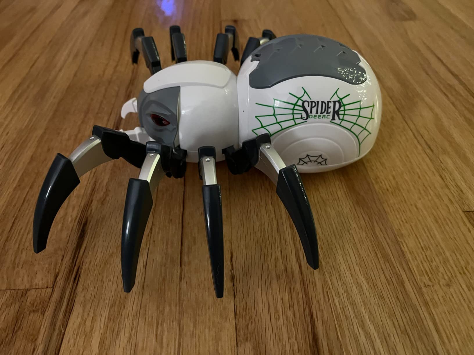 DEERC 128A Remote Control Spider, RC Moving Spider Robot Toys for Kids, Halloween Gifts for Birthday Party Joke Pranks, Wireless Remote Controlled Spider with Real Music Effect & LED Light - Customer Photo 2