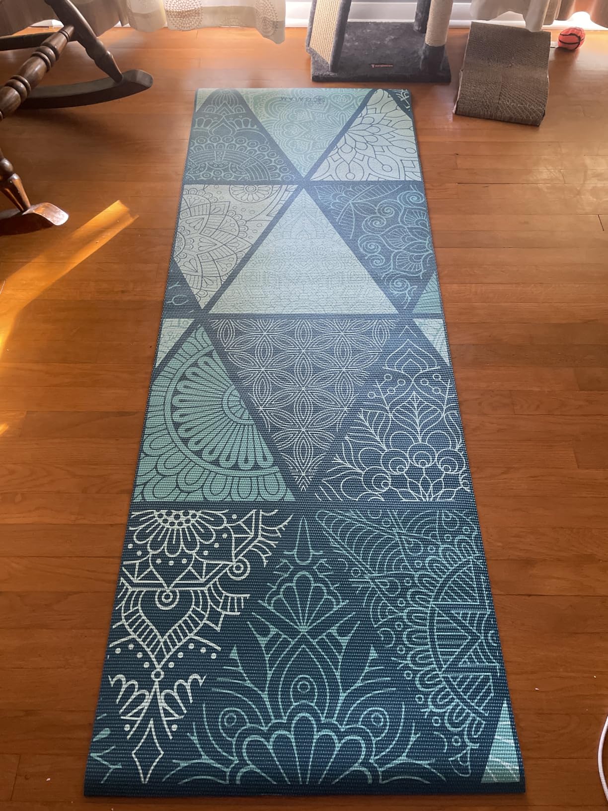 Gaiam Yoga Mat - Premium 6mm Print Reversible Extra Thick Non Slip Exercise & Fitness Mat for All Types of Yoga, Pilates & Floor Workouts (68