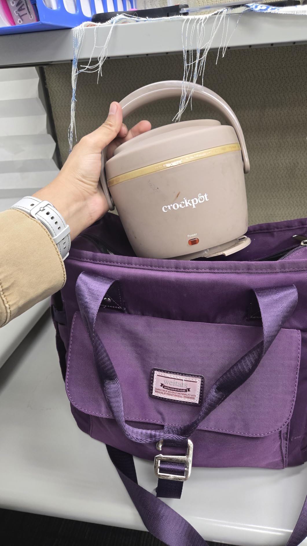 Crock-Pot 20-Ounce Electric Lunch Box, Portable Food Warmer, Faded Blue, Perfect for Travel, Car, On-the-Go, Keeps Food Warm, Spill-Free, Dishwasher-Safe, Ideal Gift for Men and Women Customer Review Crock-Pot 20-Ounce Electric Lunch Box, Portable Food Warmer, Faded Blue, Perfect for Travel, Car, On-the-Go, Keeps Food Warm, Spill-Free, Dishwasher-Safe, Ideal Gift for Men and Women - Customer Photo 4