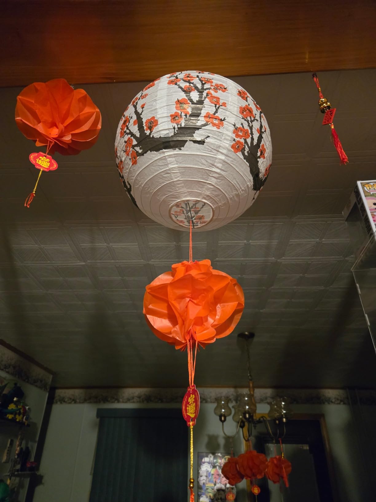 Mudder 20 Pieces Chinese Japanese Paper Lanterns Includes Cherry Flowers Paper Lanterns for Hibachi Birthday Party Asia Home Restaurant Wedding Decor(White and Red,Traditional Style) - Customer Photo 1