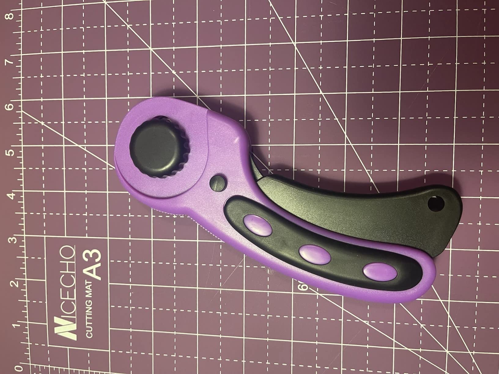 Rotary Cutter Set,Nicecho Sewing Quilting Supplies,45mm & 28 mm Fabric Cutters,8 Rotary Cutter Blades,A3 Cutting Mat for Sewing,6x12 & 2.5x12 In Quilting Rulers,Ideal Quilt kits for Lovers & Beginners - Customer Photo 3