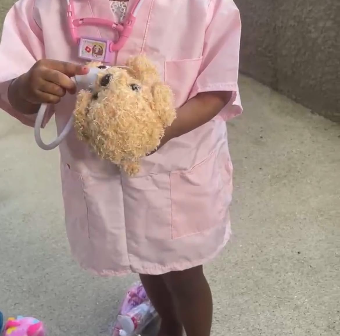 Meland Toy Doctor Kit for Girls, Pretend Play Toy Doctor Set with Dog , Carrying Bag, Stethoscope & Dress Up Costume Gift for Kids Toddlers Ages 3 4 5 6 Year Old for Role Play - Customer Photo 2