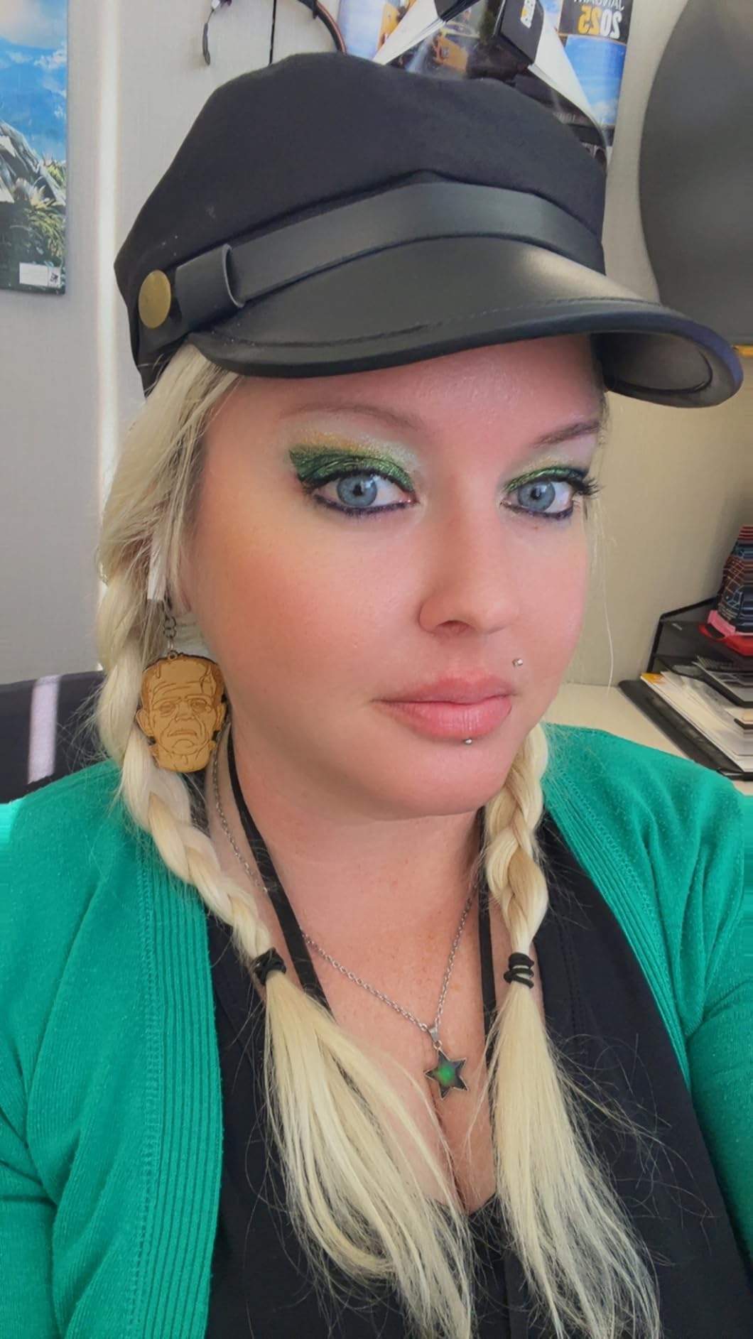 MAKI YIKA Glitter Liquid Eyeshadow Chameleon Metallic Eyeshadow MultiColor Shifting Long Lasting Multichrome Holographic Eye Topper Glitters (#6 Aurora) - Customer Photo 2