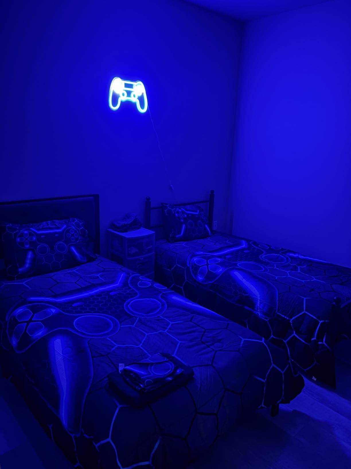Kavaas Gamer Neon Sign, Game Controller LED Sign for Gaming Room Decor - Game Neon Sign for Teen Boy Room Decor - Best Gamer Gifts for Boys, Kids - Customer Photo 2
