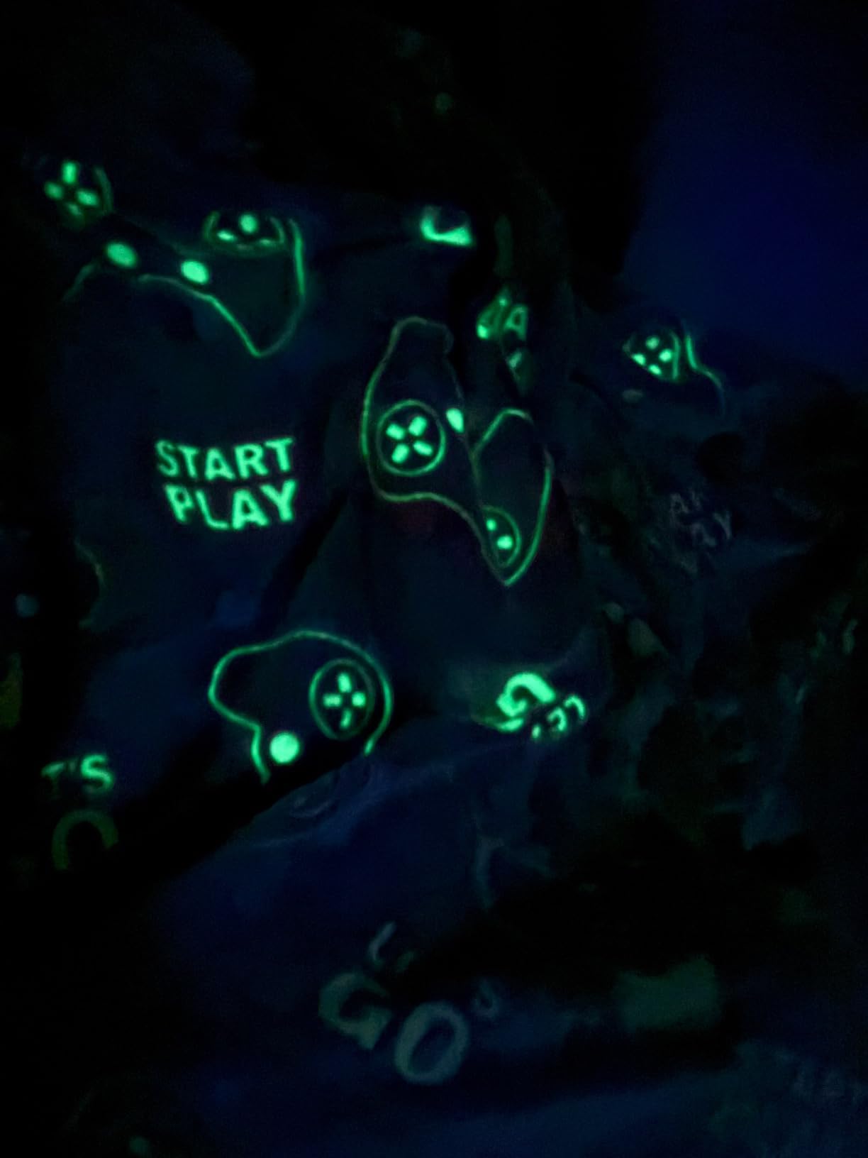 Jekeno Glow in The Dark Gaming Blanket Gamer Game Controller Throw Gift Toys for Kids Boys Teen Son Adults Gamepad Presents Easter Birthday Christmas Bedroom Decor Luminous Blanket Grey 50