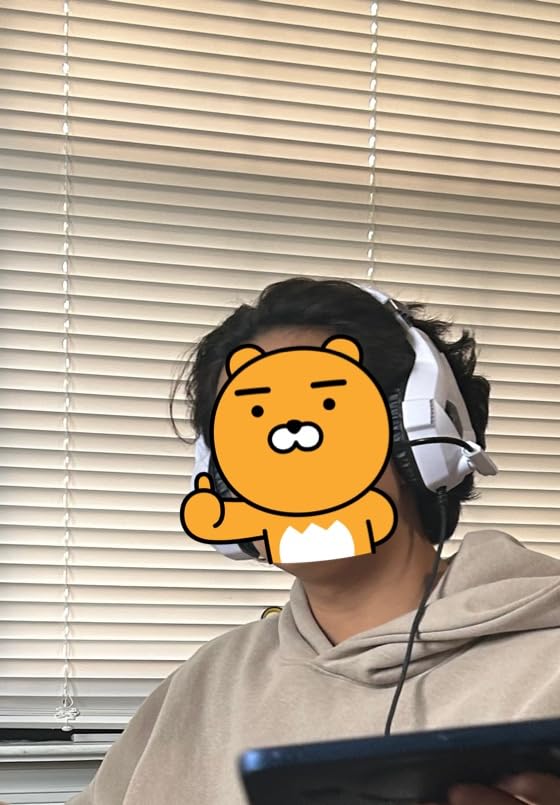 Ozeino Gaming Headset for PC, Ps4, Ps5, Xbox Headset with 7.1 Surround Sound Gaming Headphones with Noise Canceling Mic, LED Light Over Ear Headphones for Switch, Xbox Series X/S, Laptop, Mobile White - Customer Photo 1