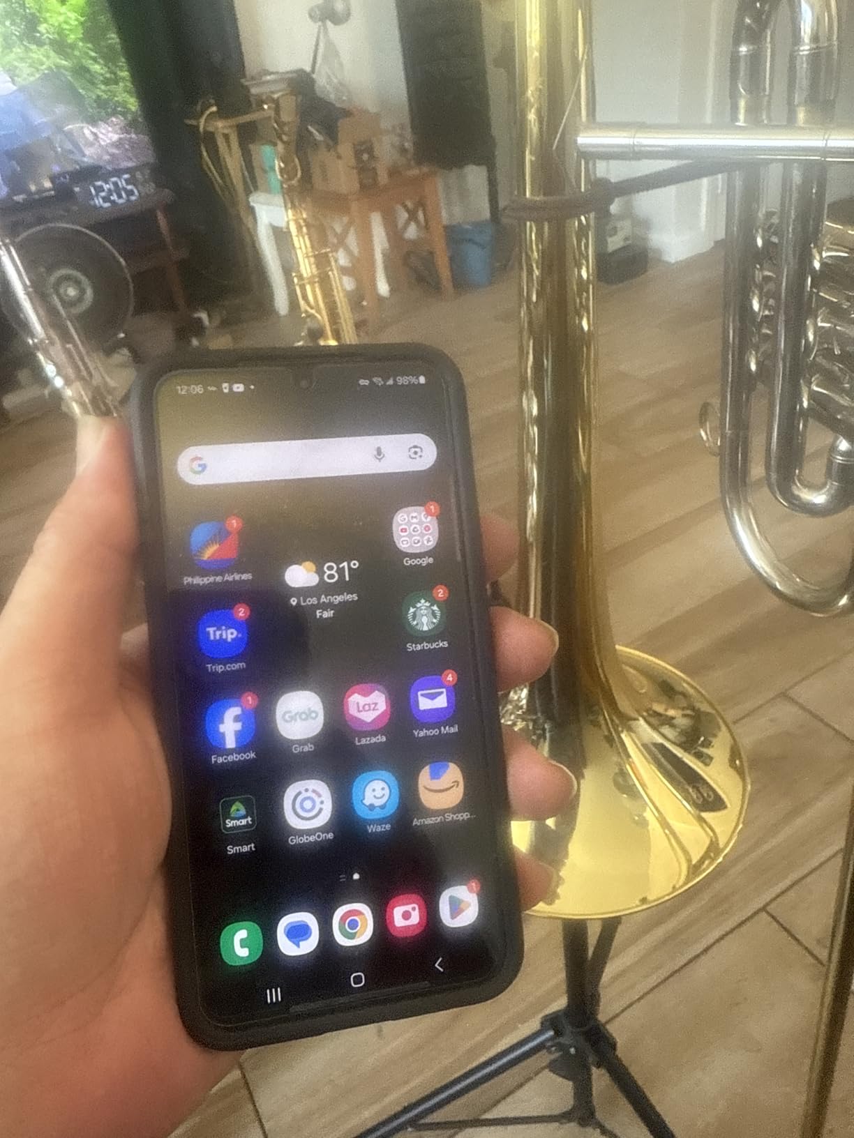 Samsung Galaxy S22 Smartphone, Factory Unlocked Android Cell Phone, 128GB, 8K Camera & Video, Brightest Display, Long Battery Life, Fast 4nm Processor, US Version, Phantom Black (Renewed) - Customer Photo 1