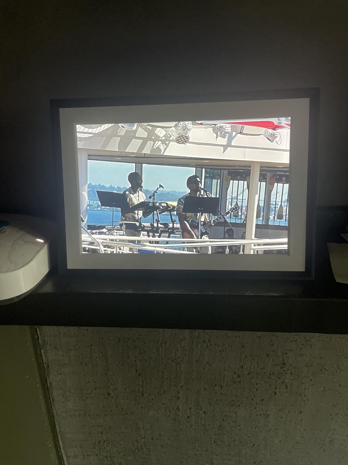 Aura Digital Picture Frame - 10.1