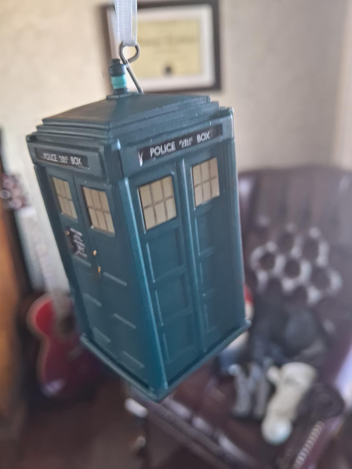Hallmark Doctor Who Tardis Christmas Ornament (0002HCM9156) - Customer Photo 1