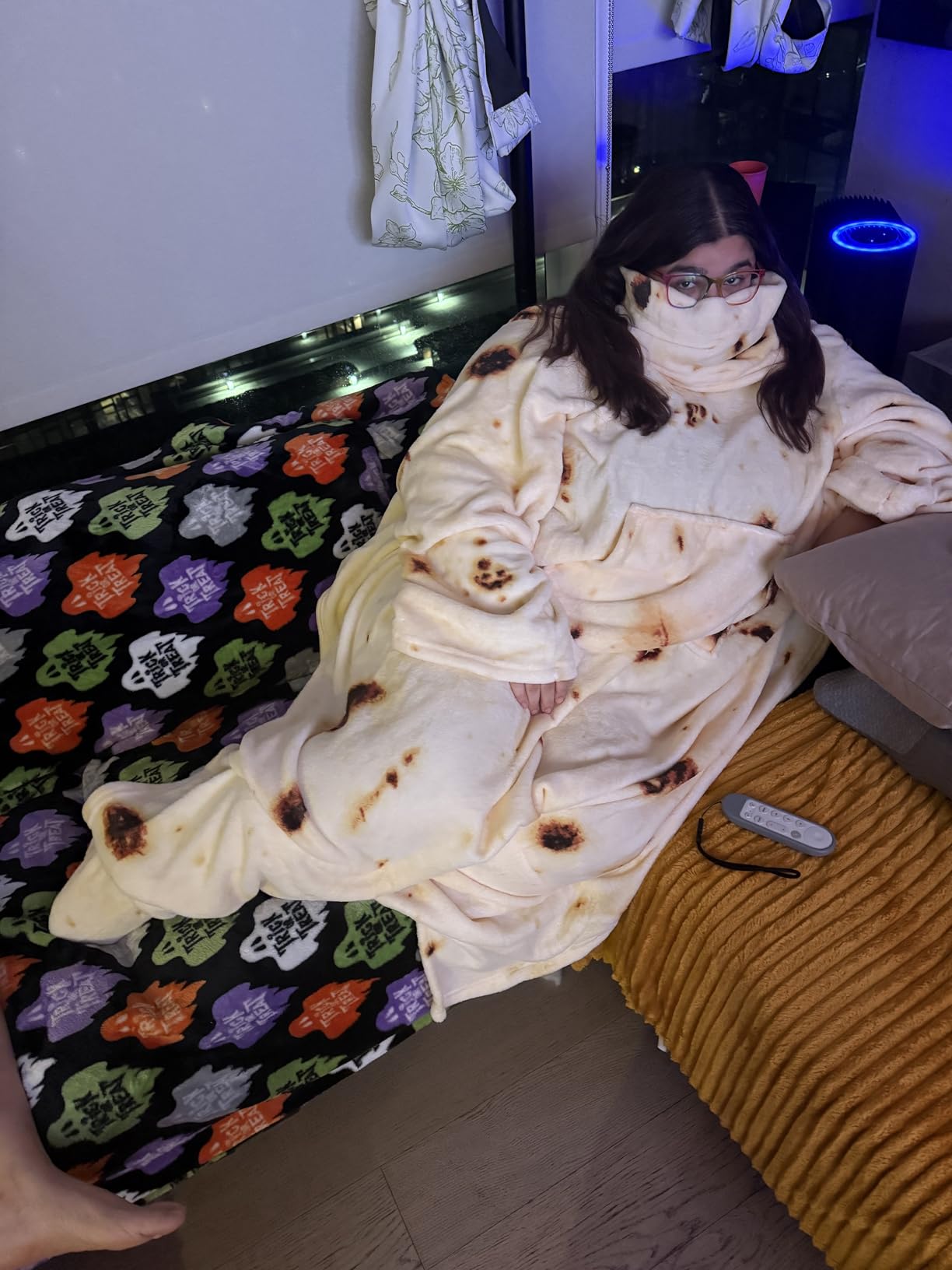 PAVILIA Fleece Blanket with Sleeves, Foot Pockets for Women Men Adults, Plush Wearable Blanket Throw Wrap, Warm Snuggle Blanket Robe, Cozy Gift Ideas Wife Mom, Christmas Plaid - Customer Photo 2