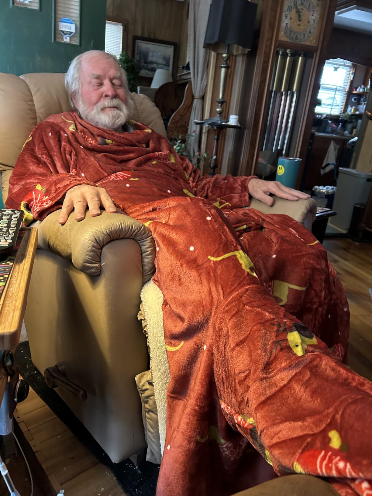 PAVILIA Sherpa Blanket with Sleeves, Foot Pocket for Women Men Adults, Thick Wearable Blanket Throw Wrap, Fleece Warm Snuggle Blanket Robe, Cozy Gift Ideas Wife Mom, Dark Gray - Customer Photo 1