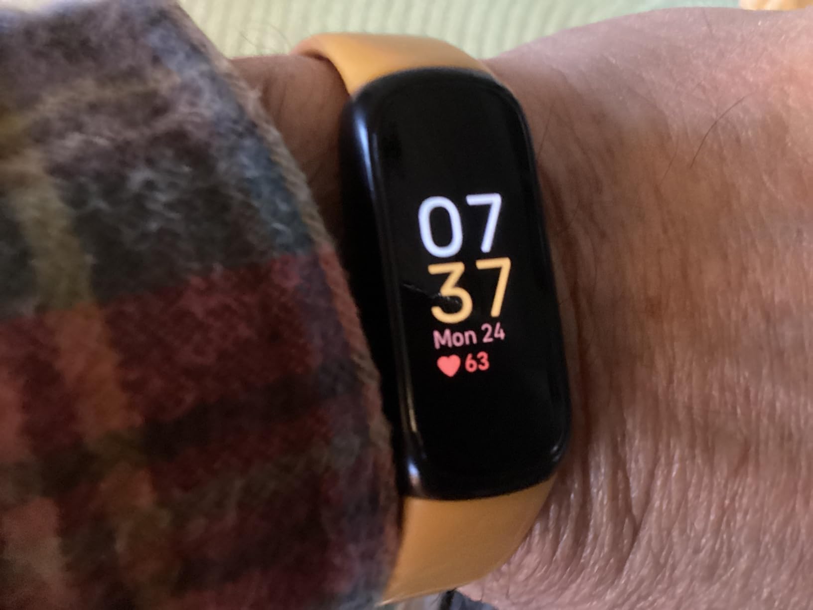 Fitbit Inspire 3 Health &-Fitness-Tracker with Stress Management, Workout Intensity, Sleep Tracking, 24/7 Heart Rate and more, Midnight Zen/Black One Size (S & L Bands Included) - Customer Photo 1