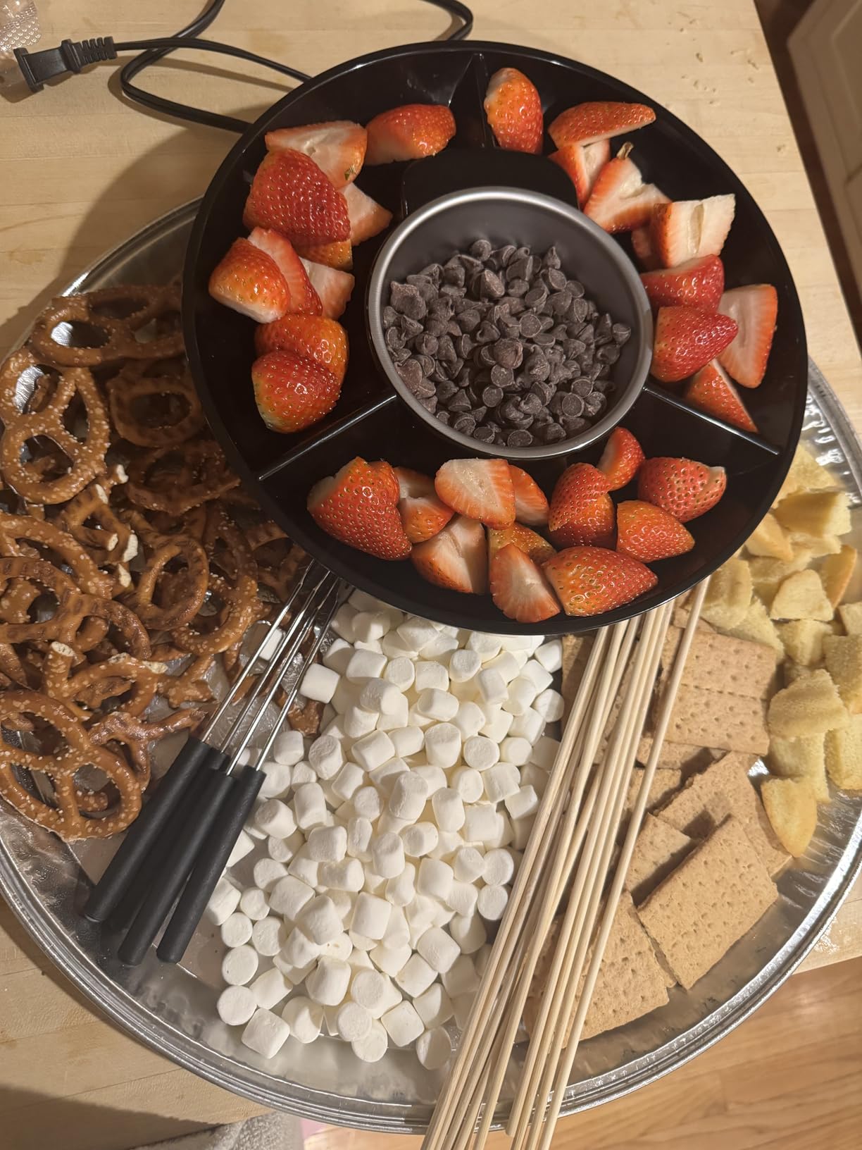 Kusini Electric Fondue Pot Set - Chocolate Fondue Kit - Temperature Control, Detachable Serving Trays, & 4 Roasting Forks - Gift Set & Date Night Idea. Serve at Movie Night or Game Night. customer photo 1