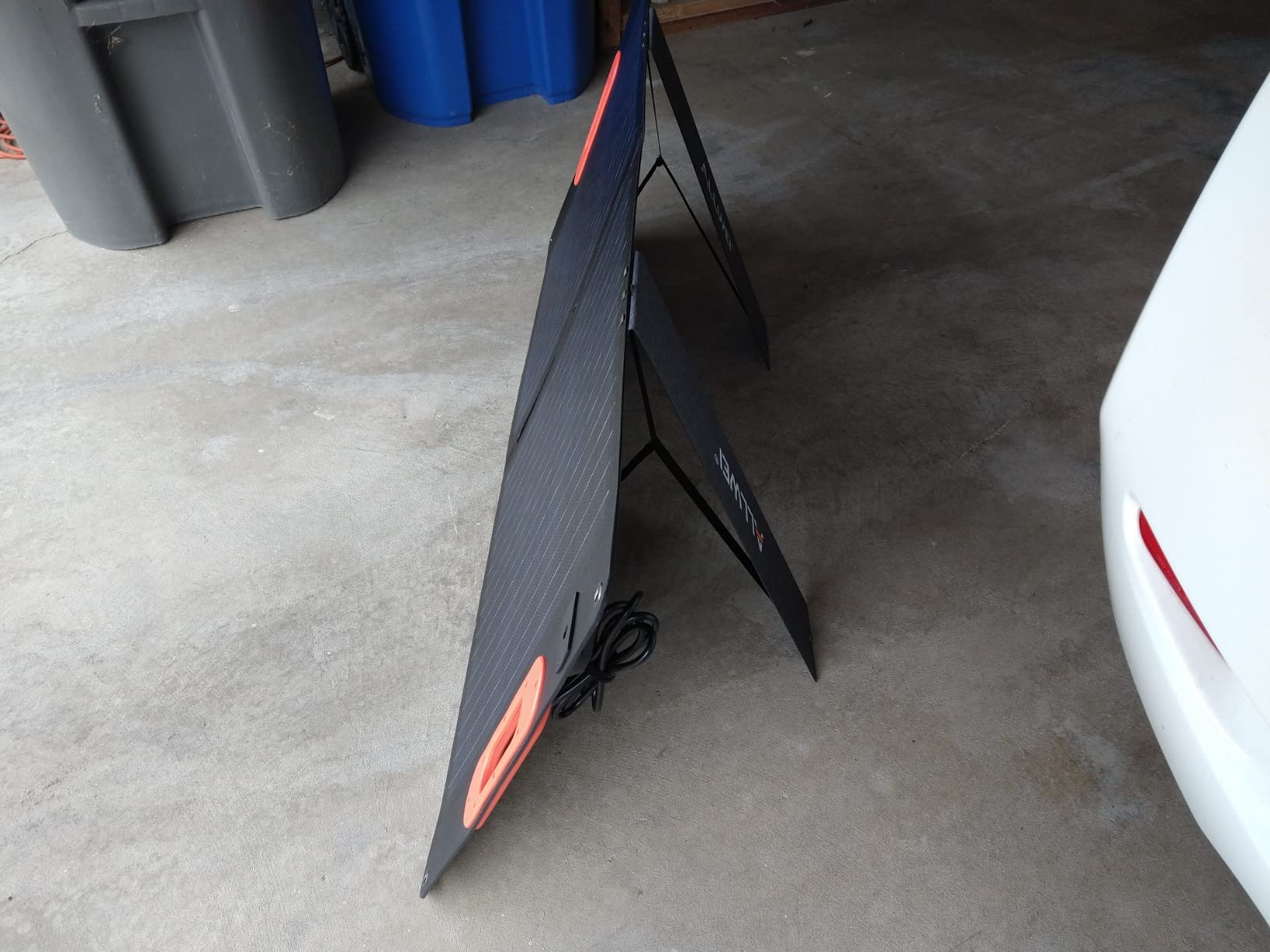 ALLWEI 100W Portable Solar Panel for 300/500 Power Station Solar Generator, 18V Solar Battery Charger with Adjustable Kickstand, Waterproof IP68 for RV Camping Trip Outdoor Customer Review ALLWEI 100W Portable Solar Panel for 300/500 Power Station Solar Generator, 18V Solar Battery Charger with Adjustable Kickstand, Waterproof IP68 for RV Camping Trip Outdoor - Customer Photo 3