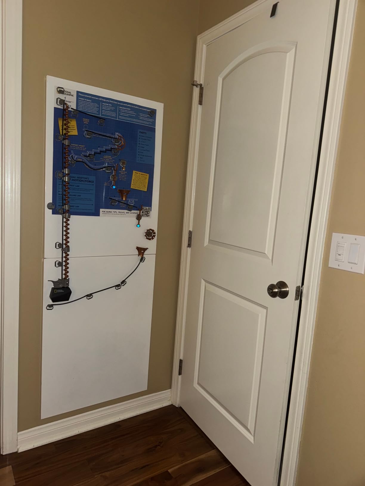 National Geographic Magnetic Marble Run - 150-Piece STEM Building Set for Kids & Adults with Magnetic Track & Trick Pieces & Marbles for Building A Marble Maze, STEM Project (Amazon Exclusive) - Customer Photo 1