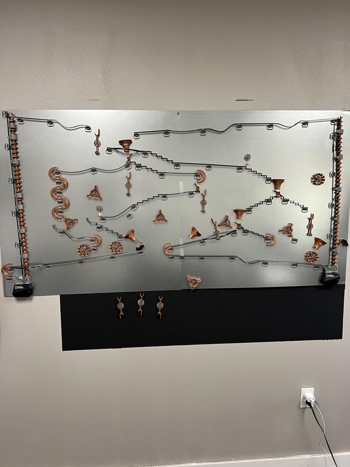 National Geographic Magnetic Marble Run - 150-Piece STEM Building Set for Kids & Adults with Magnetic Track & Trick Pieces & Marbles for Building A Marble Maze, STEM Project (Amazon Exclusive) - Customer Photo 2