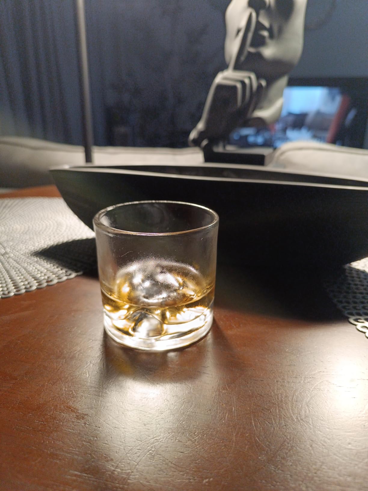 LIITON The Peaks Mountains Crystal Bourbon Whiskey Decanter Gift Set with 4 Old Fashioned Glasses, Premium Luxury Gifts for Men, Vodka, Scotch, Liquor, 1,000 ML - Customer Photo 1