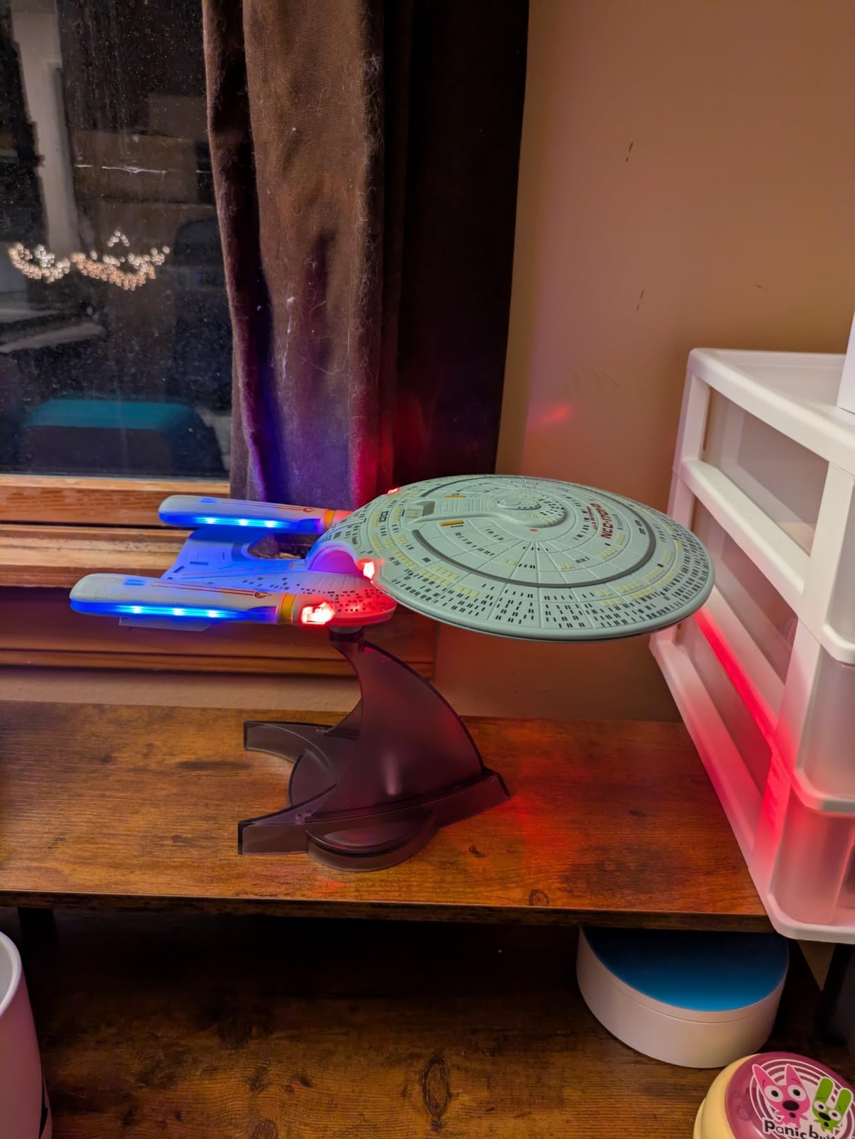 Star Trek Borg Cube Bluetooth Speaker with Green Illumination, Sound Effects & Borg Quotes – Memorabilia, Gifts, Gadgets, Collectibles for Star Trek Fans - Customer Photo 1