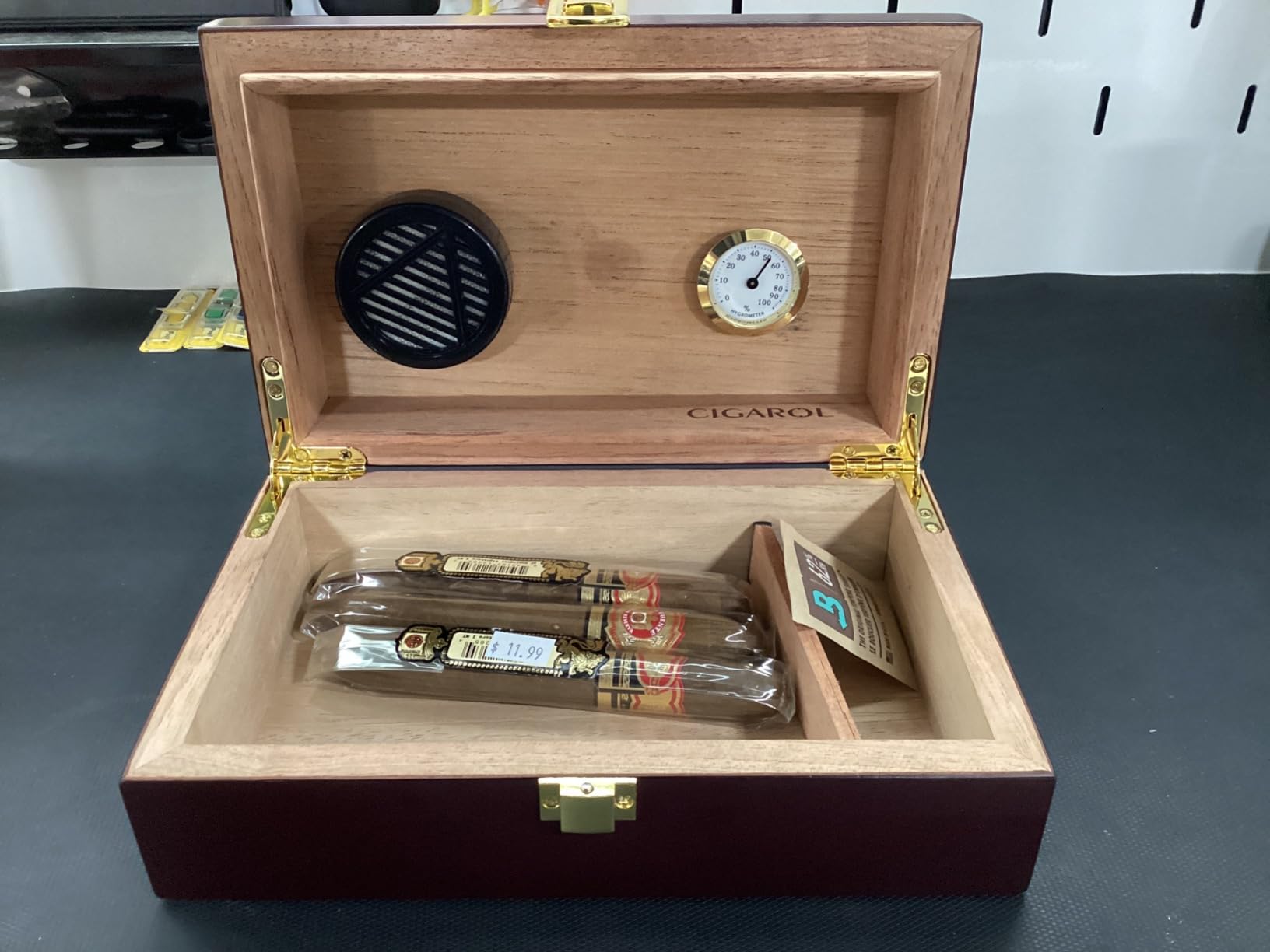Cigar Humidor, Spanish Cedar Wood Humidor Cigar Box with Built-in Hygrometer, Humidifier and Divider, Desktop Cigar Box for 5-10 Cigars, Idea Cigar Gifts for Men - Customer Photo 1