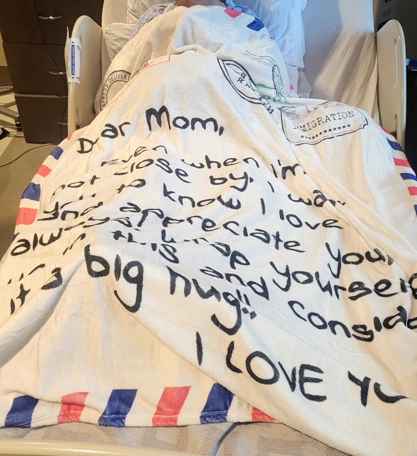 Throw Blankets Anniversary Birthday Gift for Mom from Daughter Son, Dear Mom Blanket for Mother's Day, Super Soft Flannel Throw Blankets for Christmas Valentines Day for Bed Couch(50x60) Customer Review Throw Blankets Anniversary Birthday Gift for Mom from Daughter Son, Dear Mom Blanket for Mother's Day, Super Soft Flannel Throw Blankets for Christmas Valentines Day for Bed Couch(50x60) - Customer Photo 1