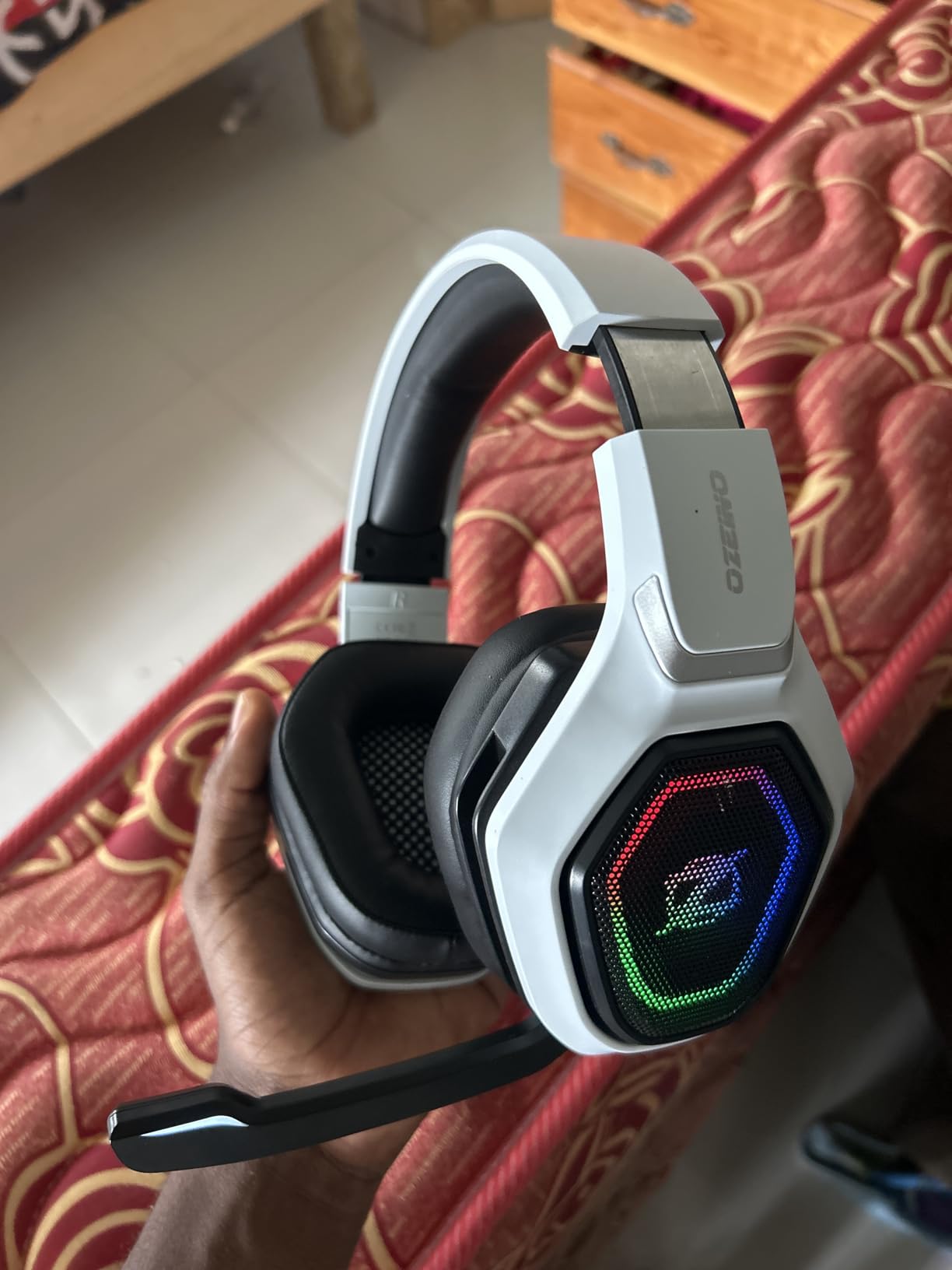 Ozeino 2.4GHz Wireless Gaming Headset for PC, Ps5, Ps4 - Lossless Audio USB & Type-C Ultra Stable Gaming Headphones with Flip Microphone, 40-Hr Battery Gamer Headset for Switch, Laptop, Mobile, Mac - Customer Photo 2