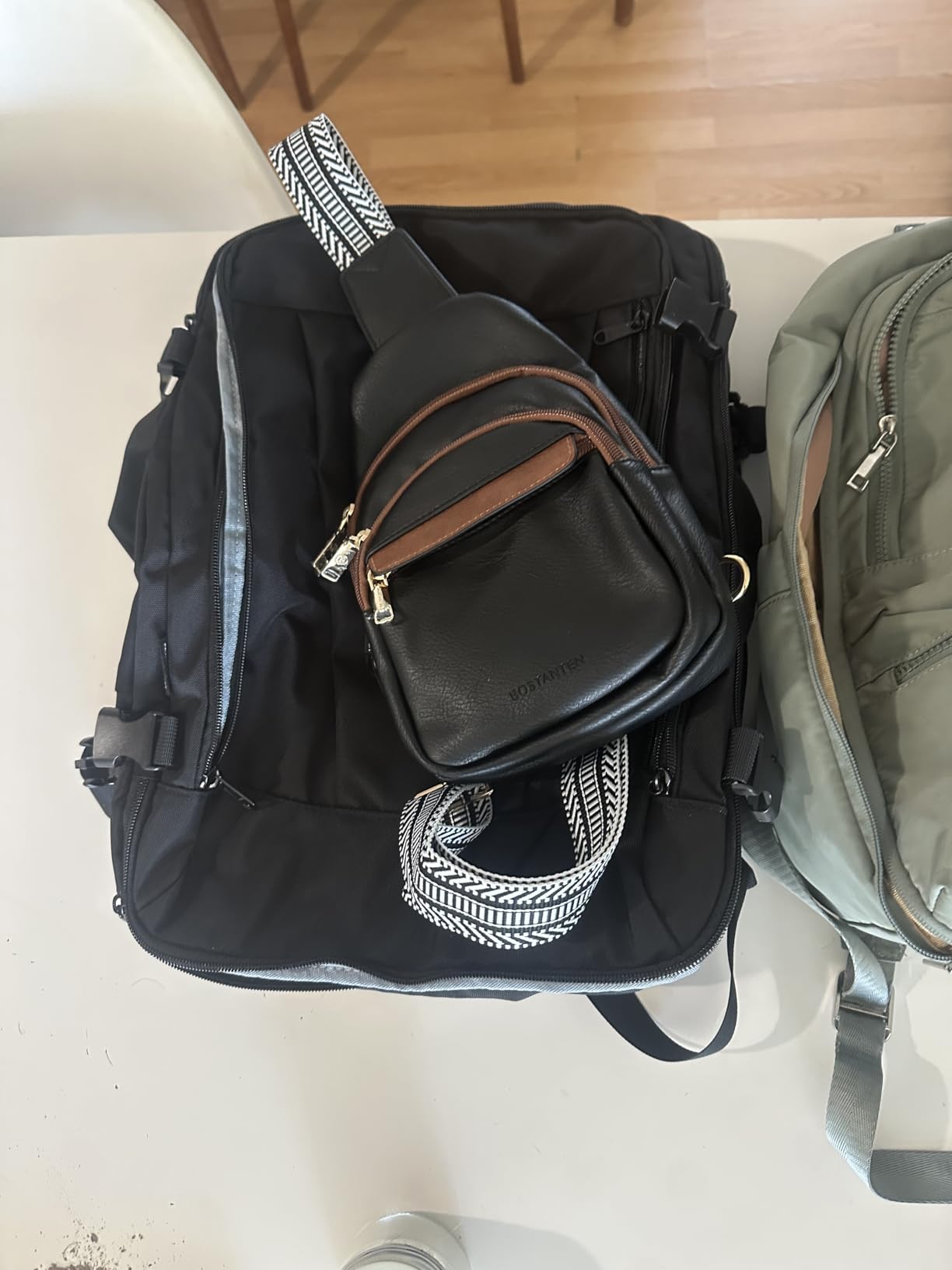 BOSTANTEN Sling Bag for Women Leather Crossbody Bags Fanny Pack Chest Bag for Travel customer photo 2