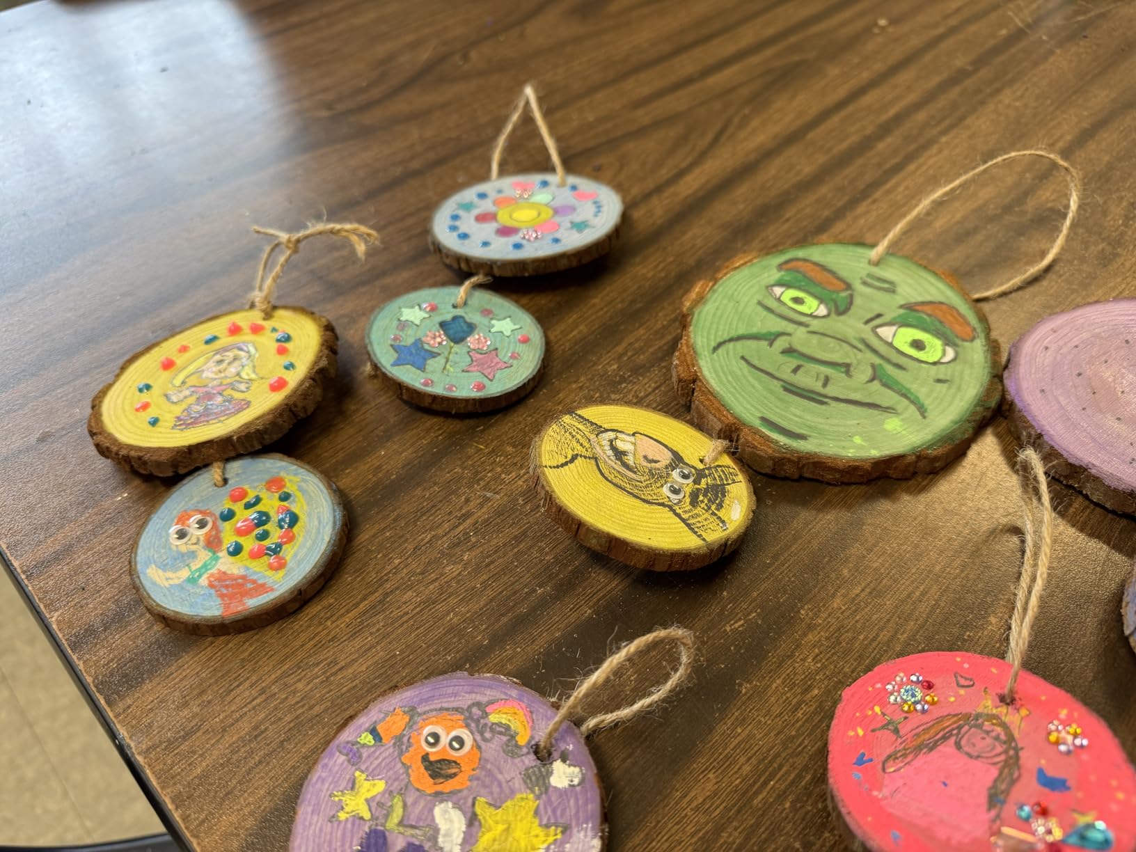 KIRKOTOY Wooden Crafts Kit for Kids-Glow in The Dark-Arts & Crafts Gifts for Boys Girls Age 6-12, 24 Wood Slices with Painting Craft Activities Kits, Creative Art Toys for 6 7 8 9 10 11 12 Year Old - Customer Photo 1