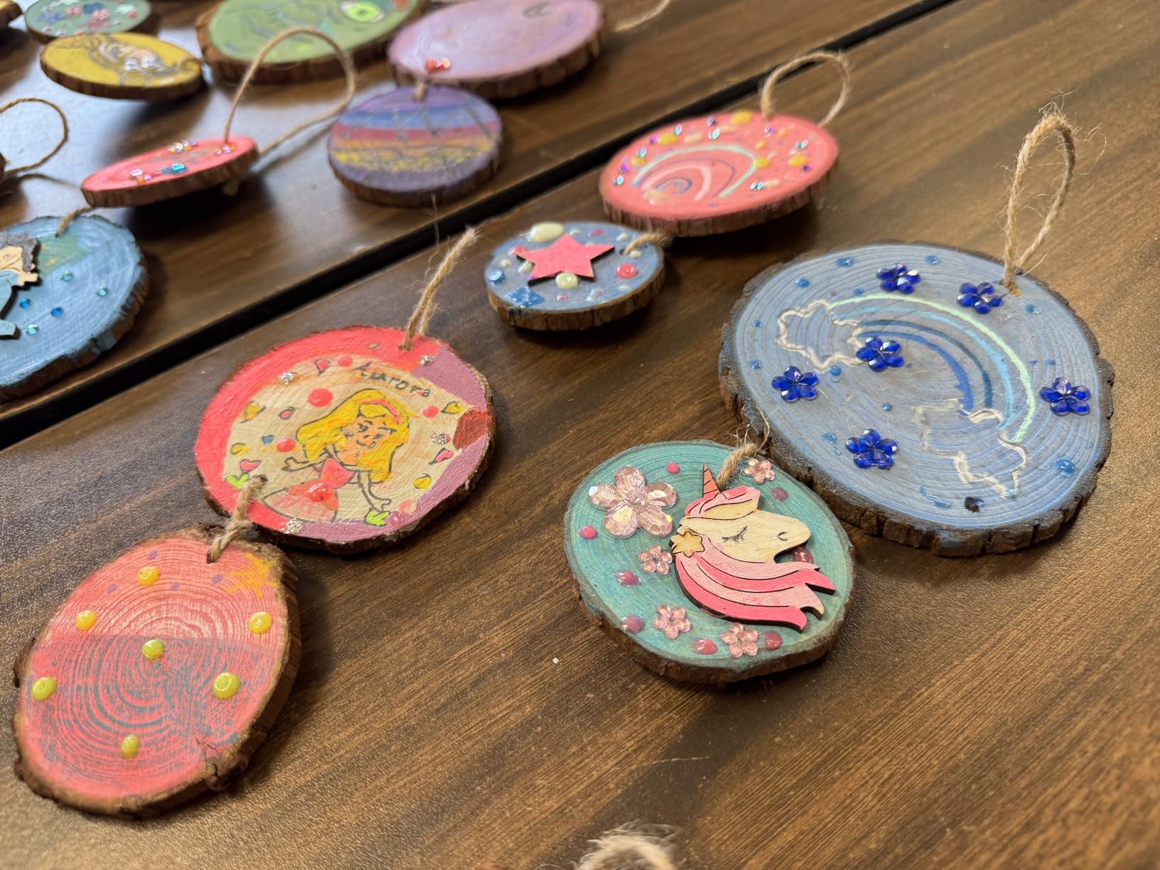 KIRKOTOY Wooden Crafts Kit for Kids-Glow in The Dark-Arts & Crafts Gifts for Boys Girls Age 6-12, 24 Wood Slices with Painting Craft Activities Kits, Creative Art Toys for 6 7 8 9 10 11 12 Year Old - Customer Photo 3