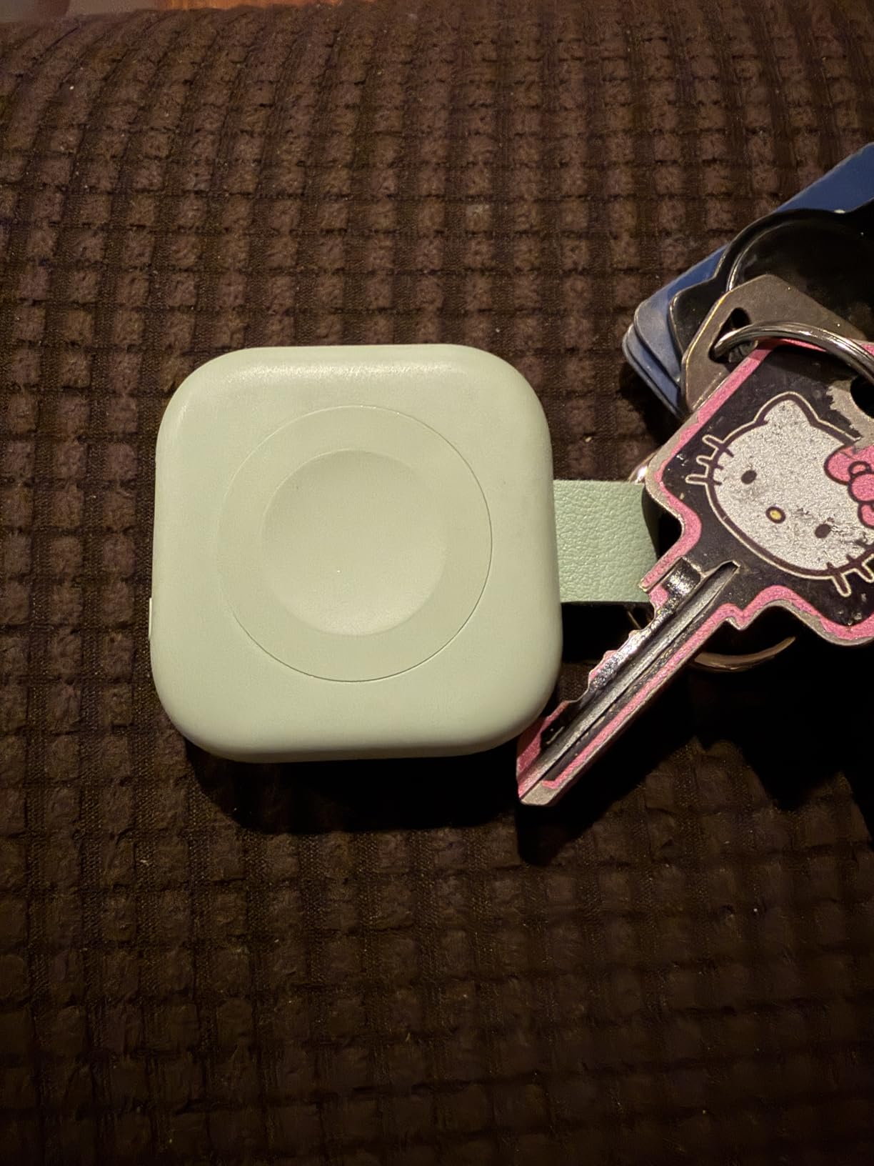 HUOTO Portable Wireless Charger for Apple Watch Accessories,for Apple Watch Series 11/10/9/8/UItra 2/UItra/7/6/5/4/3/2/SE,Compact Magnetic iWatch Charger 1200mAh Power Bank Keychain Travel Style Gift Customer Review HUOTO Portable Wireless Charger for Apple Watch Accessories,for Apple Watch Series 11/10/9/8/UItra 2/UItra/7/6/5/4/3/2/SE,Compact Magnetic iWatch Charger 1200mAh Power Bank Keychain Travel Style Gift - Customer Photo 2