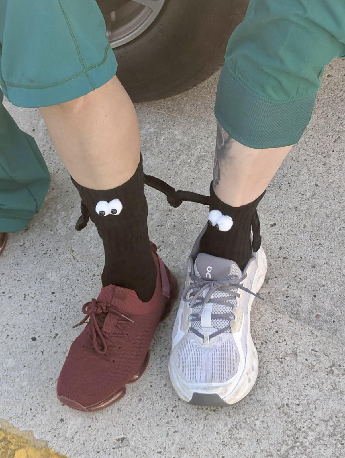 2 Pairs Magnetic Holding Hands Socks - Funny Gifts for Women & Men, Teens, Couples, Friends - Customer Photo 1