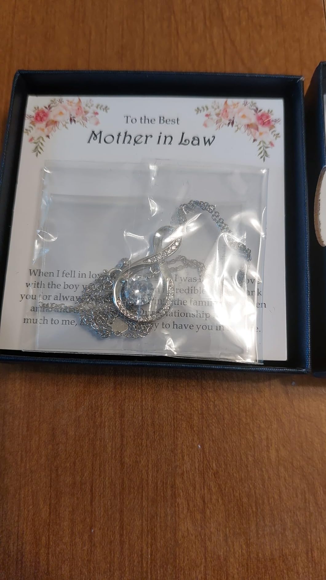 EPIRORA Gifts for Mom- Cubic Zirconia Love Knot Pendant Necklace for Mom/ Mother in Law/ Boyfriend's Mom/ Mother of the Bride/ Mother of the Groom, Dainty Jewelry Gifts for Wedding Birthday Christmas, 18