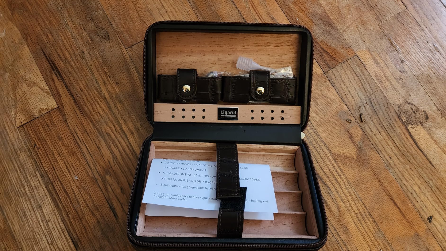 Travel Cigar Humidor Case - Portable Cigar Box with Humidifier Disc & Cigar Cutter Leather Cedar Wood Cigar Case Case Portable Cigar Box with Humidifier Disc Cigar drill＆ Cigar Cutter(4 Cigars) Brown - Customer Photo 1