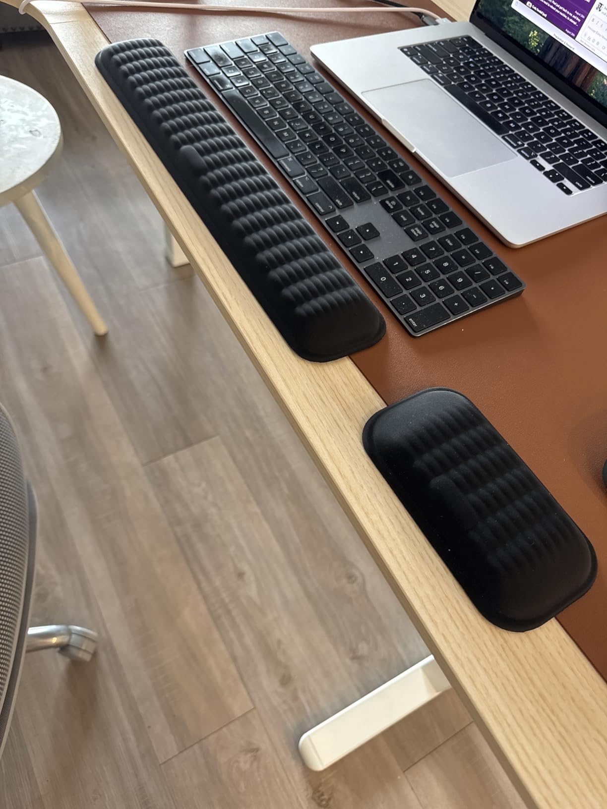 MEKASS Ergonomic Wrist Rest for Keyboard and Mouse, Soft Memory Foam Keyboard Wrist Rest Set with Non-Slip Silicone Base, Easy Typing, Pain Relief, Comfort for Office, Work, Gaming (Classic Black) customer photo 1