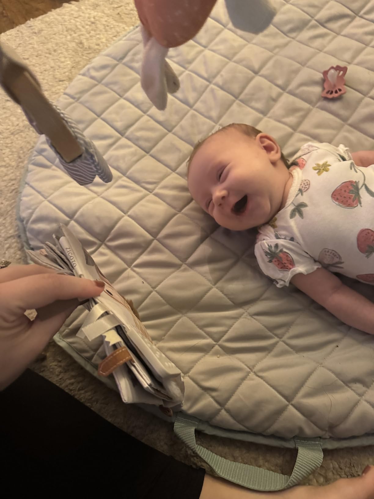 Soft Baby Book with Touch and Feel Pages - Cute Sensory Book for Babies 0-6, 6-12 & 12-18 Months with Mirror & Crinkle Paper - The Perfect Christmas Toy for Baby Showers Or as a Newborn/Infant Gift - Customer Photo 1