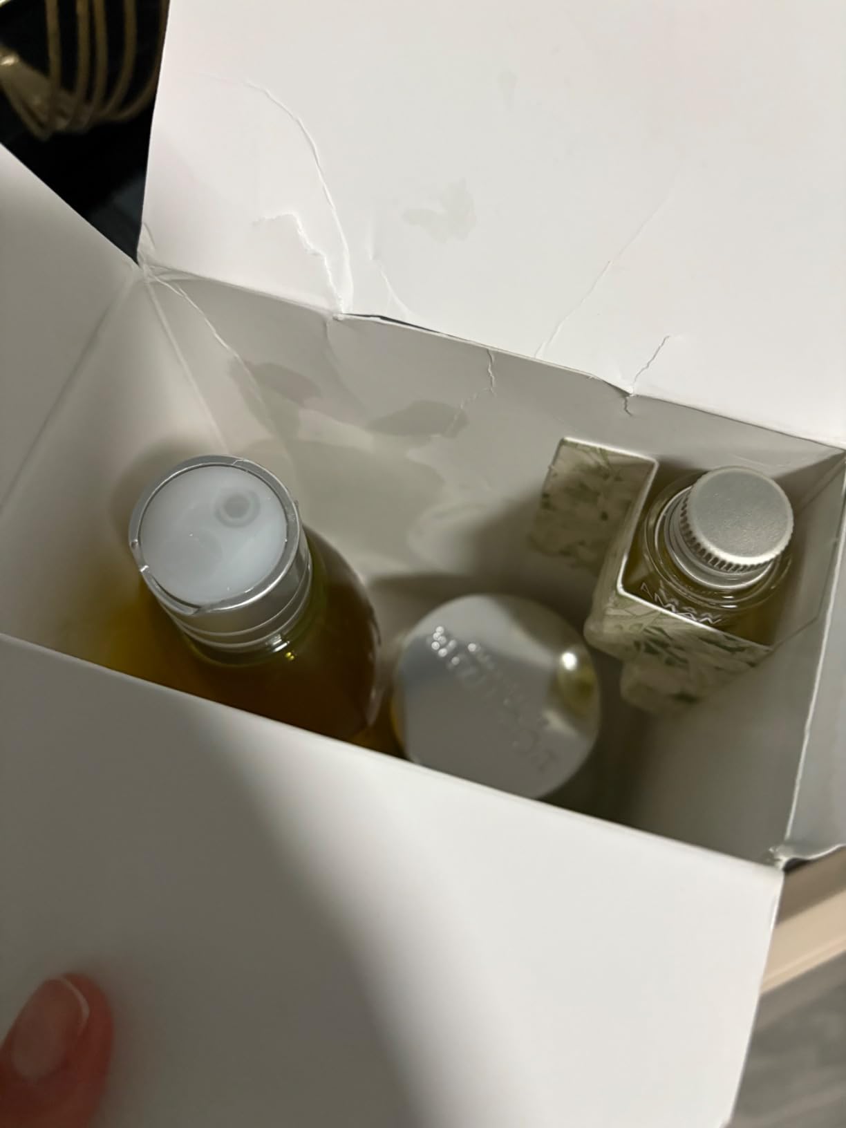 L'OCCITANE Shea Butter Classics Holiday Gift Set, Soothing, Nourishing & Hydrating Daily Essentials, Travel-Sized Minis, Skincare, Lip & Body Care - Customer Photo 2