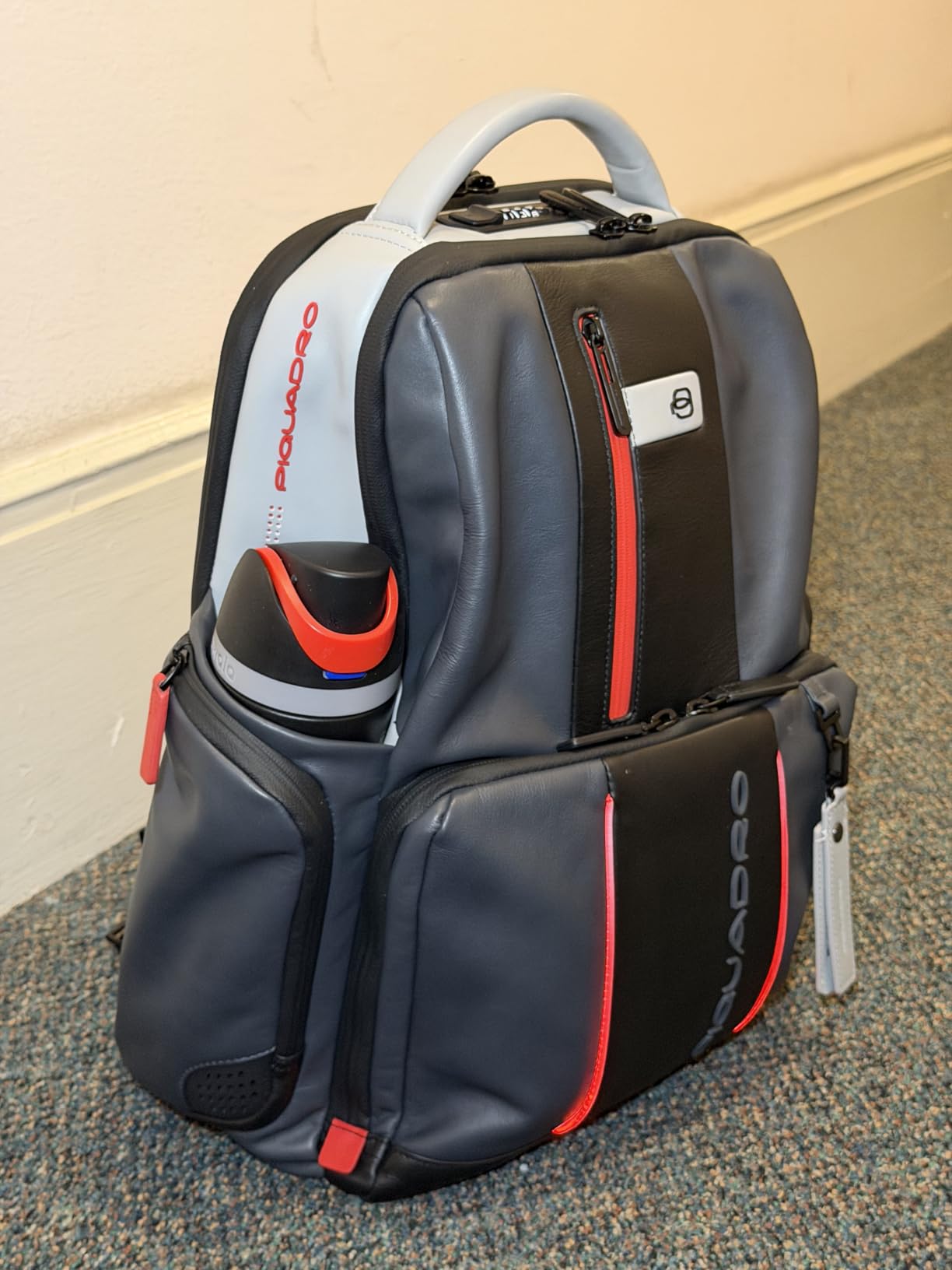 Owala Marvel FreeSip Insulated Stainless Steel Water Bottle with Straw for Sports and Travel, BPA-Free Sports Water Bottle, 24 oz, Captain America Customer Review Owala Marvel FreeSip Insulated Stainless Steel Water Bottle with Straw for Sports and Travel, BPA-Free Sports Water Bottle, 24 oz, Captain America - Customer Photo 1